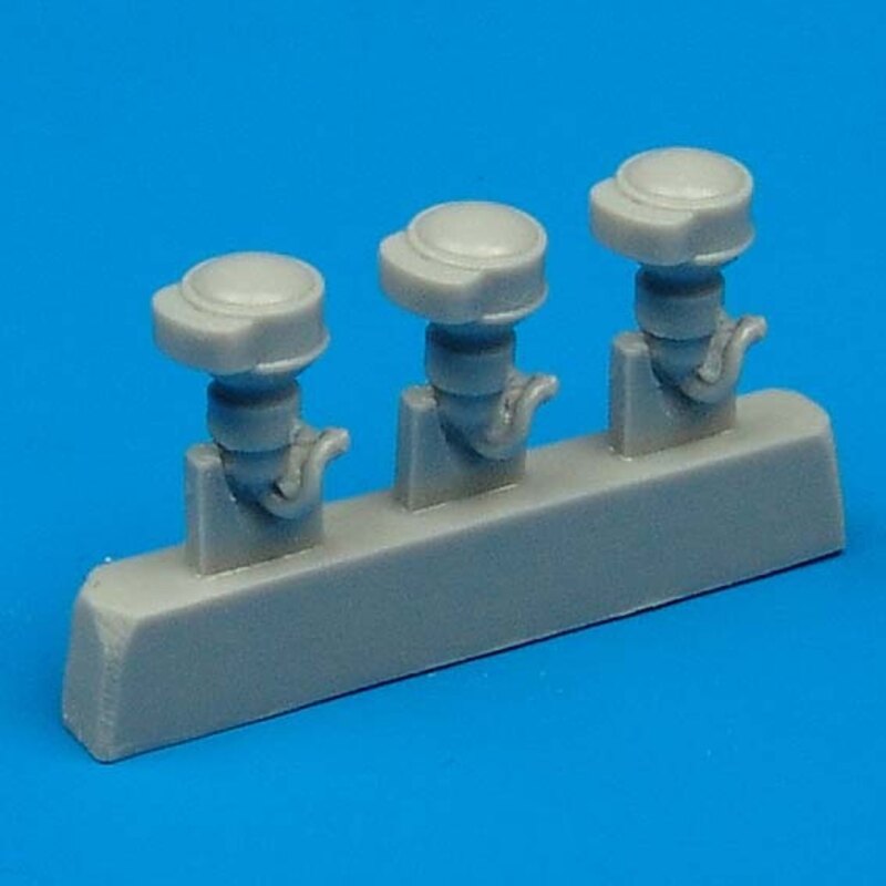 Vought F4U Corsair gunsights x 3 (designed to be assembled with model kits from Trumpeter) 