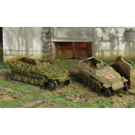 Sd.Kfz.251:1 Ausf.D X 2 1:72 Model kit